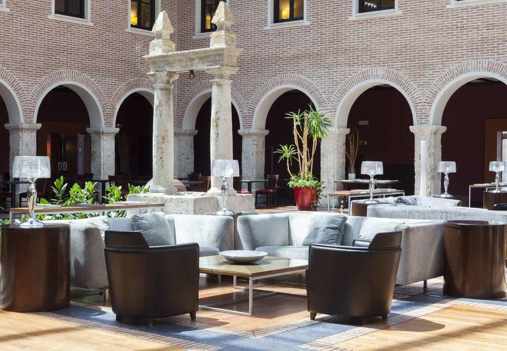 Ac Hotel Palacio De Santa Ana By Marriott Валадоид Екстериор снимка The hotel's lobby