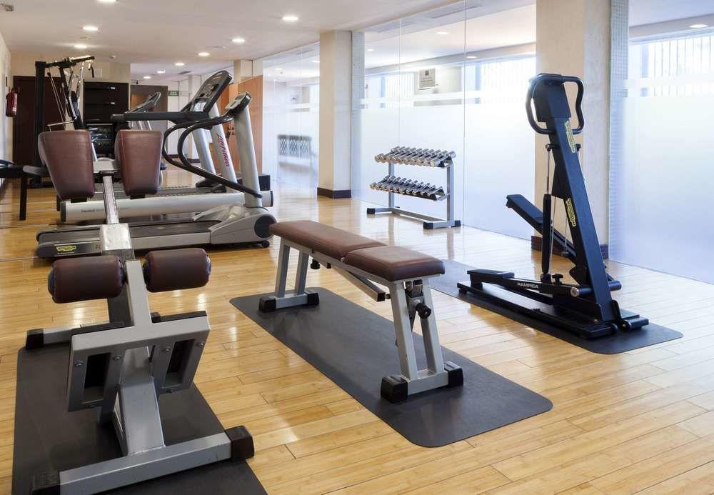 Ac Hotel Palacio De Santa Ana By Marriott Валадоид Екстериор снимка A gym