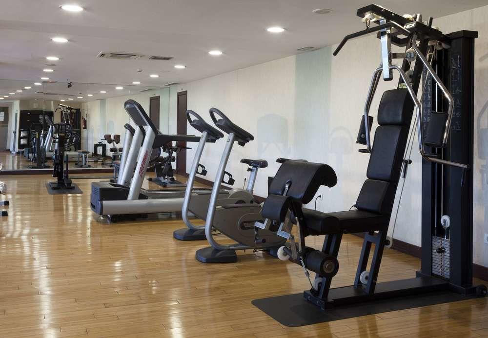 Ac Hotel Palacio De Santa Ana By Marriott Валадоид Екстериор снимка A gym in a hotel