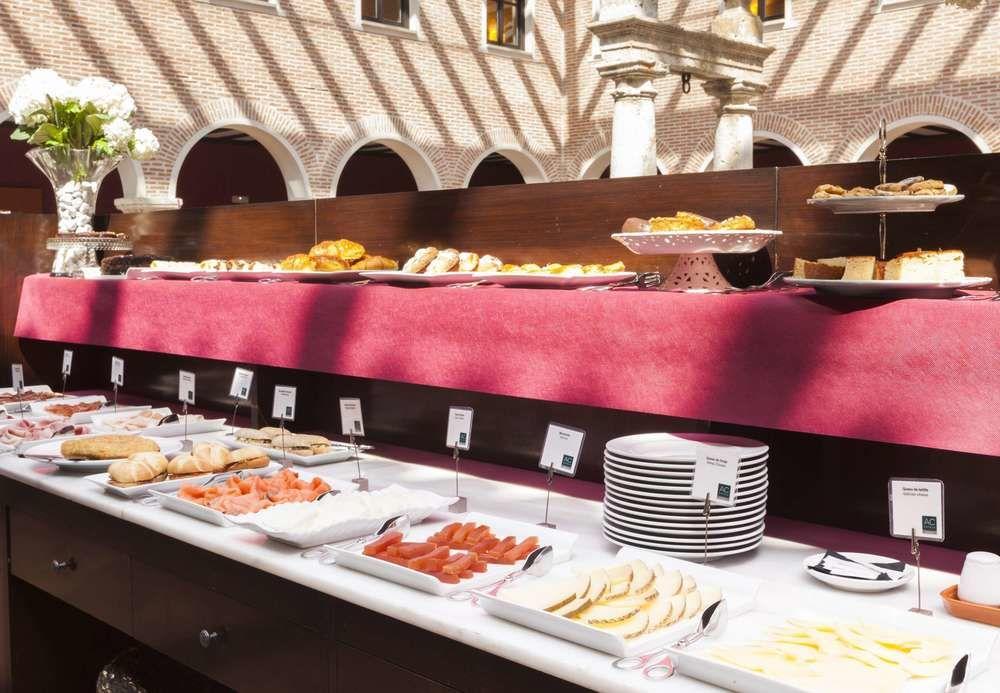 Ac Hotel Palacio De Santa Ana By Marriott Валадоид Екстериор снимка A buffet at a hotel