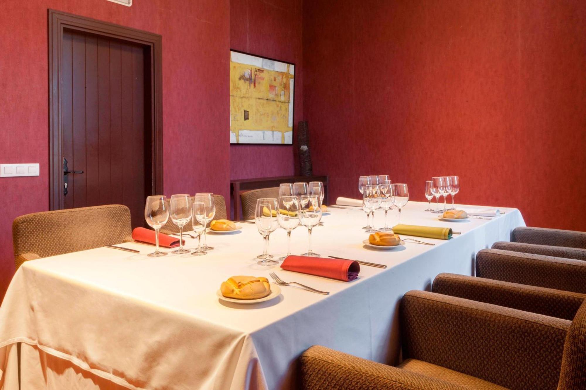 Ac Hotel Palacio De Santa Ana By Marriott Валадоид Екстериор снимка Tasting room