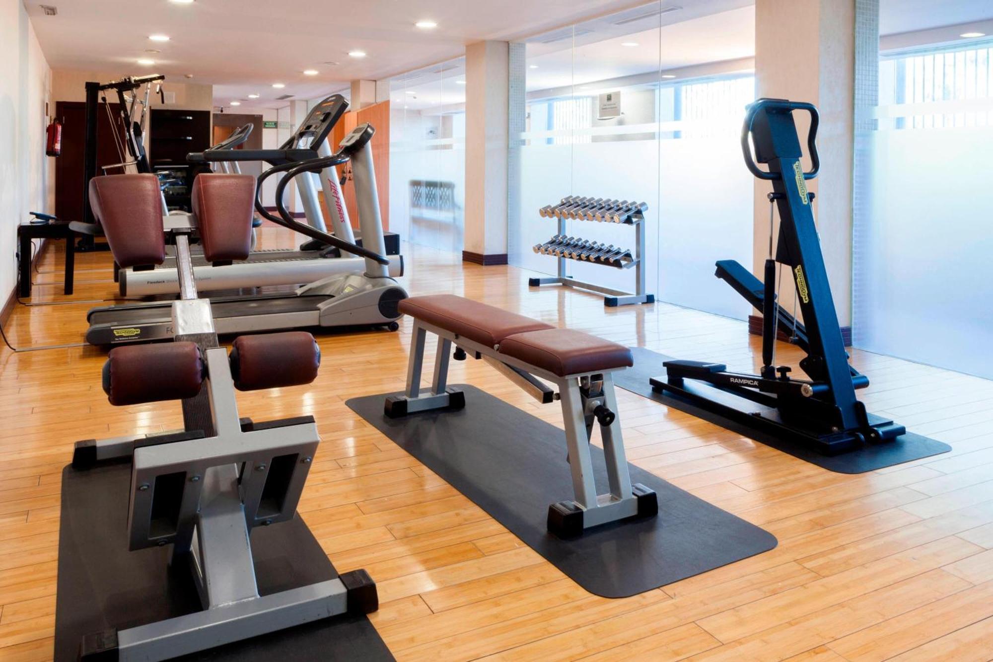 Ac Hotel Palacio De Santa Ana By Marriott Валадоид Екстериор снимка A gym