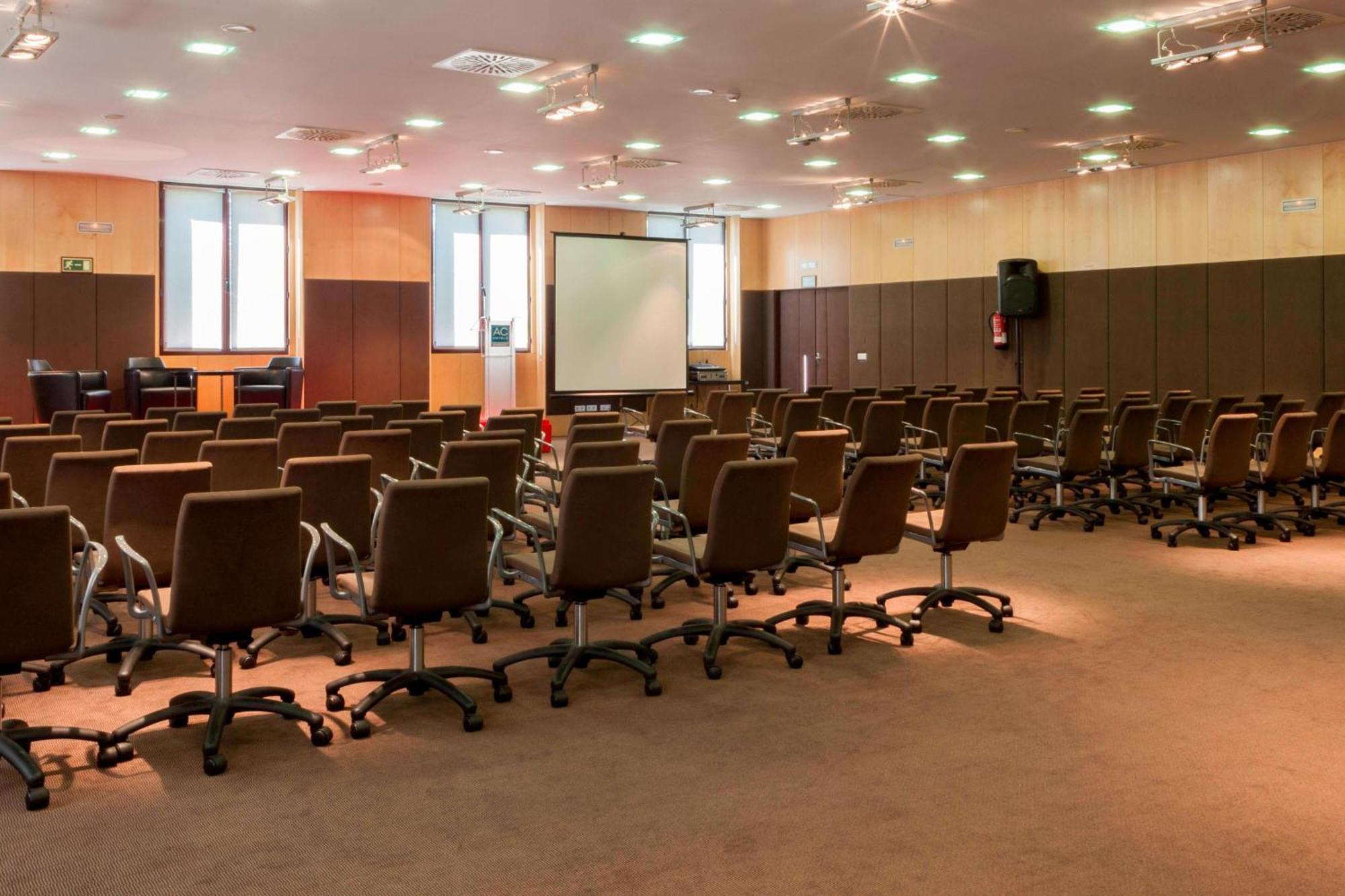 Ac Hotel Palacio De Santa Ana By Marriott Валадоид Екстериор снимка The main conference room