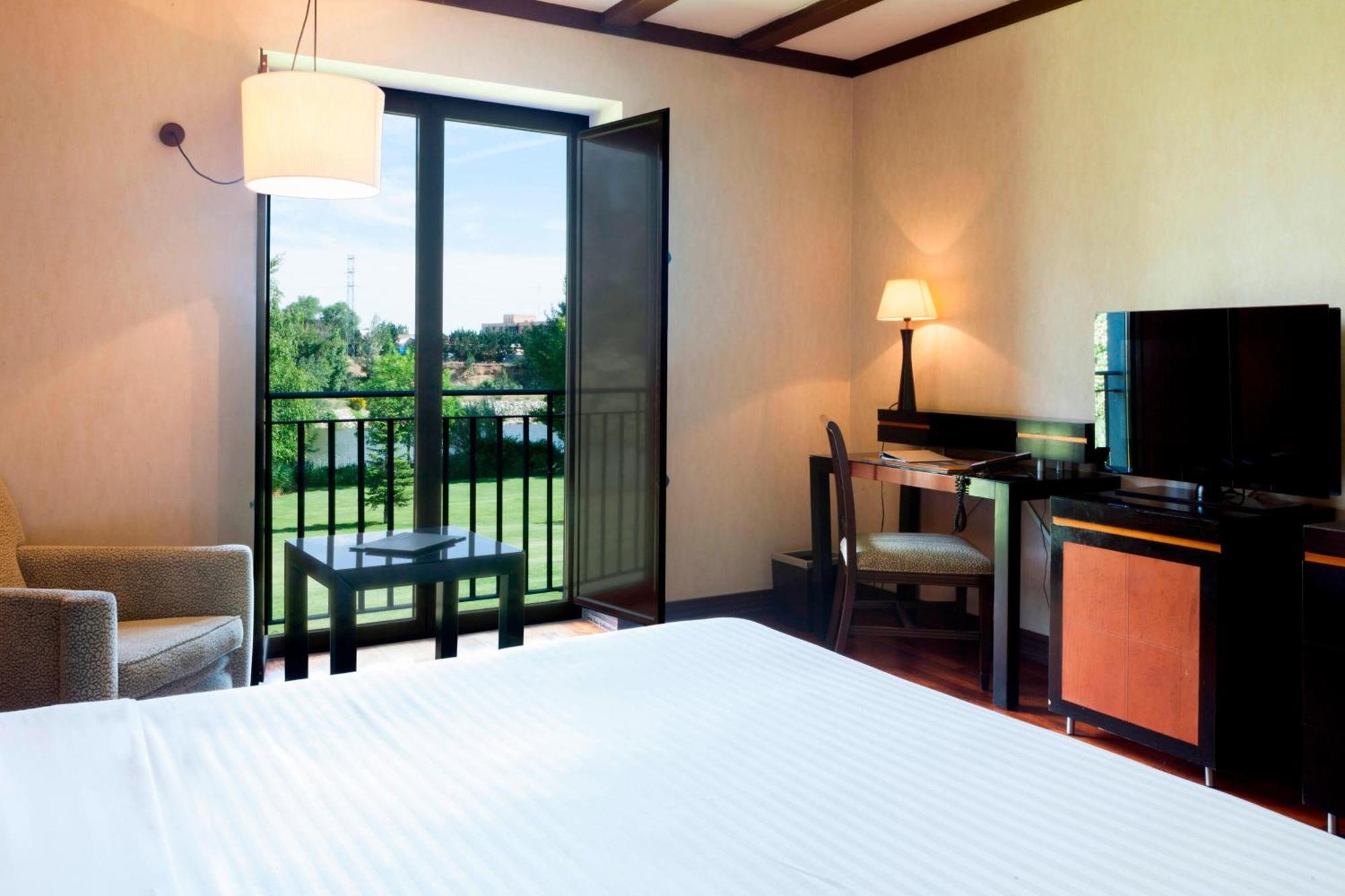 Ac Hotel Palacio De Santa Ana By Marriott Валадоид Екстериор снимка A room at the hotel