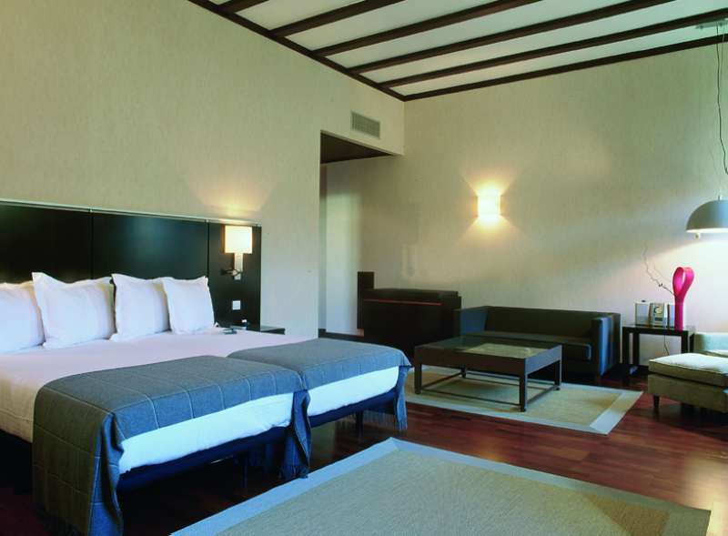 Ac Hotel Palacio De Santa Ana By Marriott Валадоид Стая снимка A room at the hotel