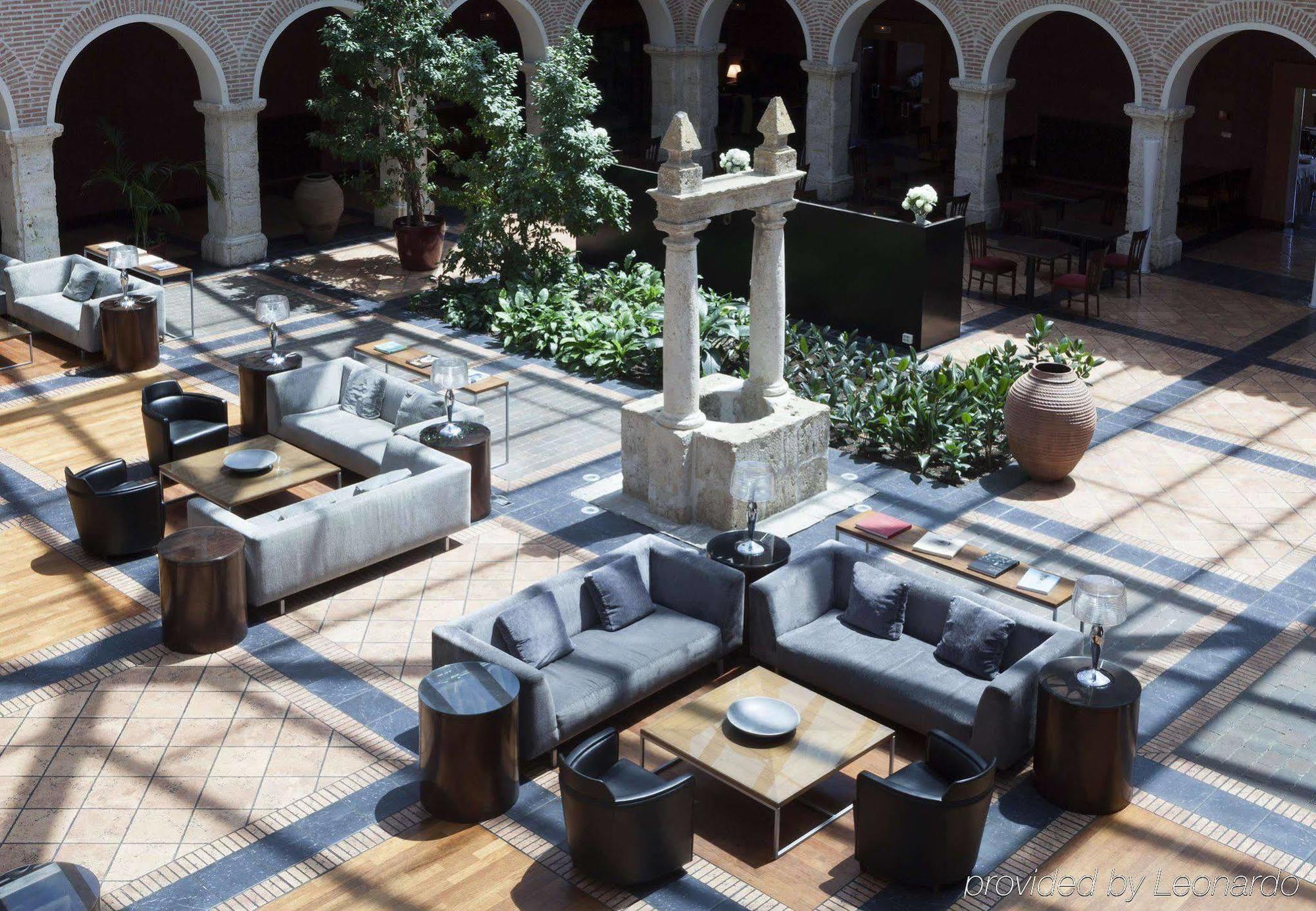 Ac Hotel Palacio De Santa Ana By Marriott Валадоид Екстериор снимка The hotel's lobby