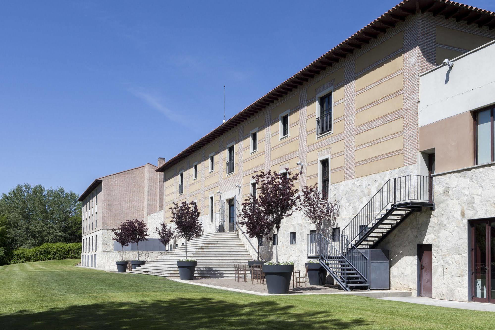 Ac Hotel Palacio De Santa Ana By Marriott Валадоид Екстериор снимка The University of Navarra